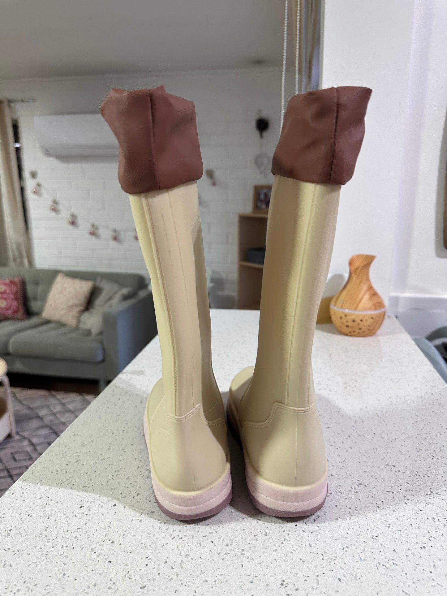 BOTAS DE AGUA 💦 AJUSTABLES Y SUELA ANTIDESLIZANTE (Acolchada) Beige