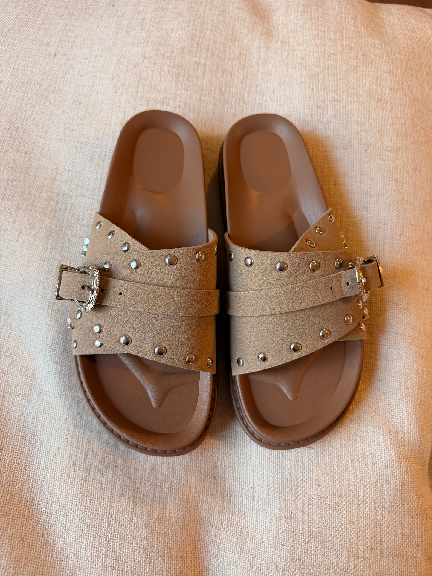 SANDALIAS CAMILA BEIGE O CAFÉ CLARO