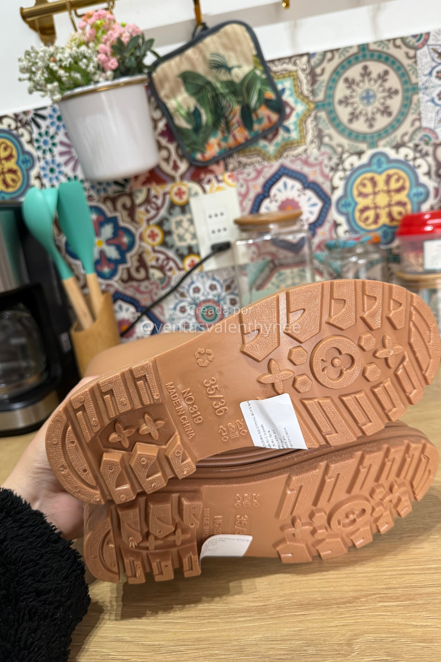 BOTAS DE AGUA FLEXIBLES Y ANTIDESLIZANTE 👢(Camel)