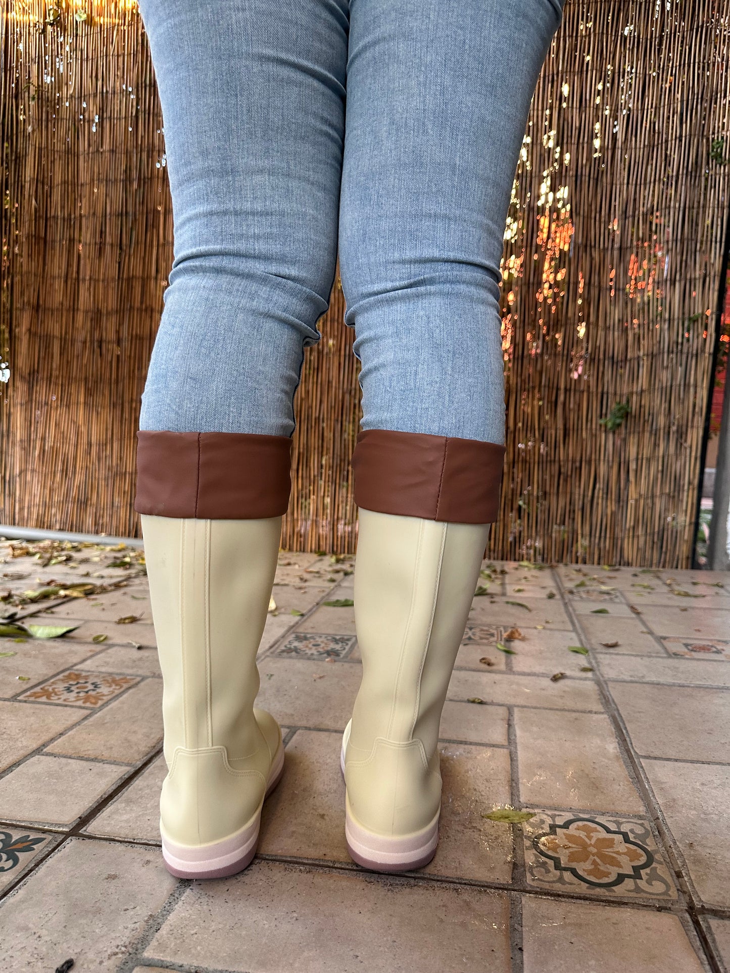 BOTAS DE AGUA 💦 AJUSTABLES Y SUELA ANTIDESLIZANTE (Acolchada) Beige