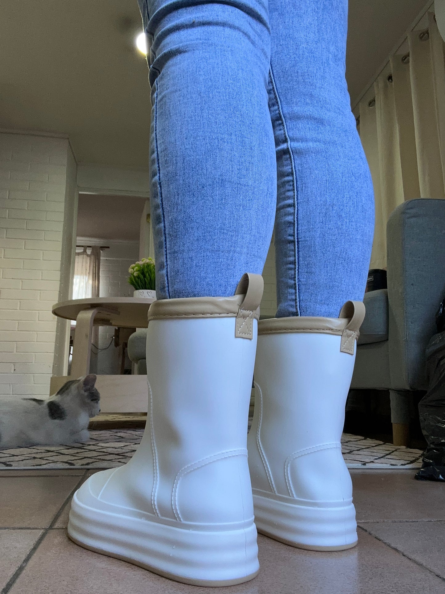 BOTAS DE AGUA 💦 WHITE 🤍