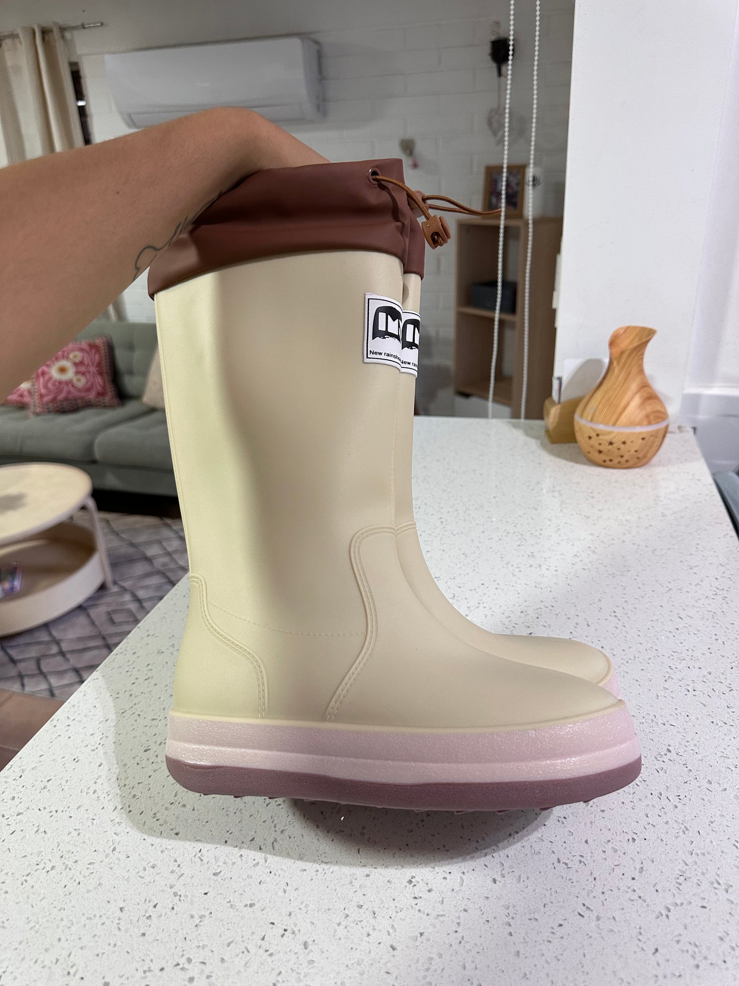 BOTAS DE AGUA 💦 AJUSTABLES Y SUELA ANTIDESLIZANTE (Acolchada) Beige