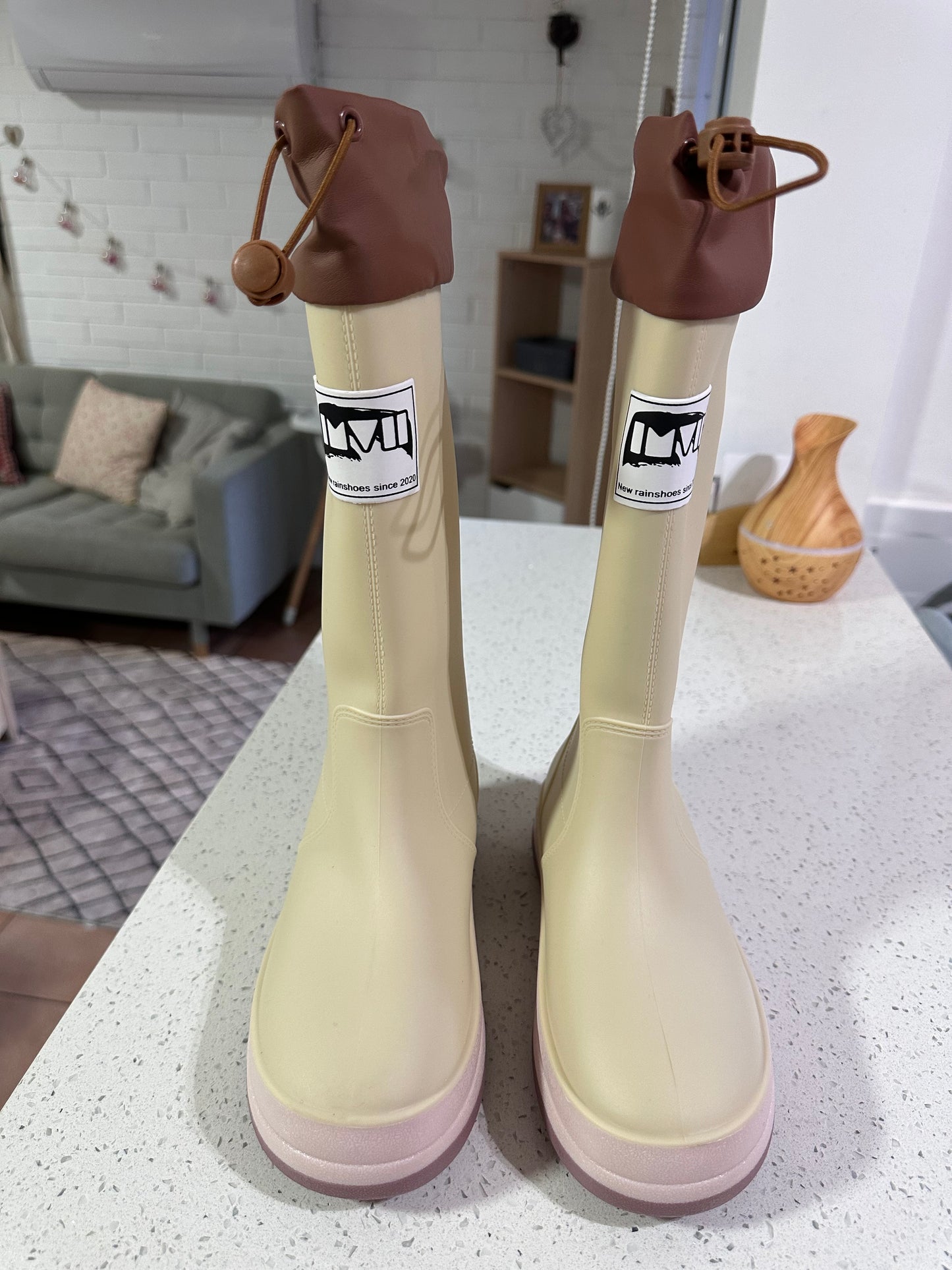 BOTAS DE AGUA 💦 AJUSTABLES Y SUELA ANTIDESLIZANTE (Acolchada) Beige
