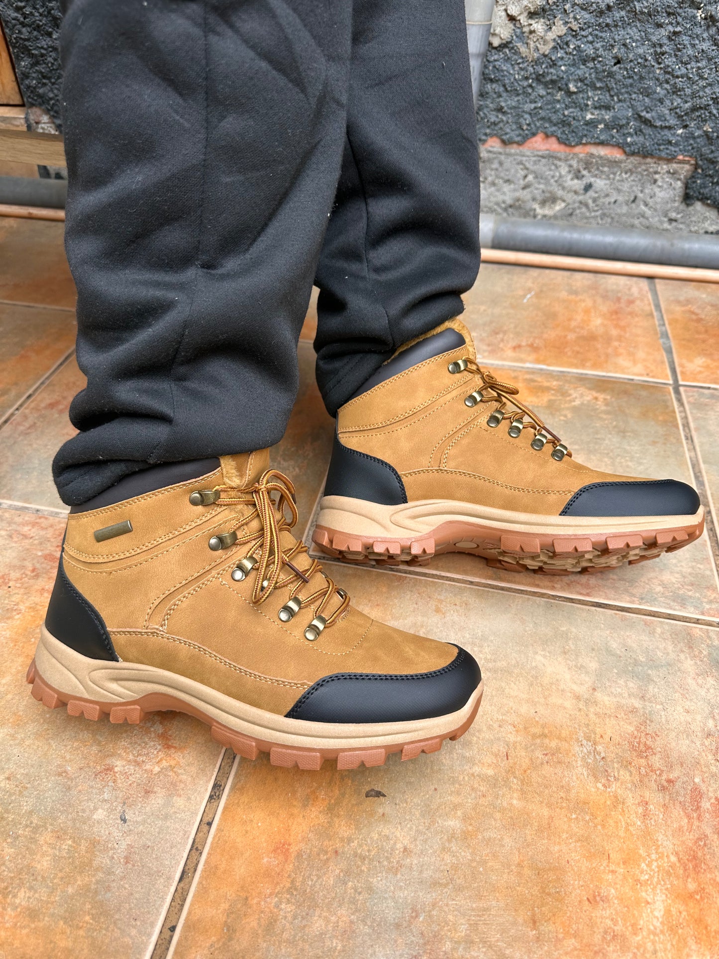 BOTINES CON CHIPORRO HOMBRE🧔🏻♂️ CAFÉ