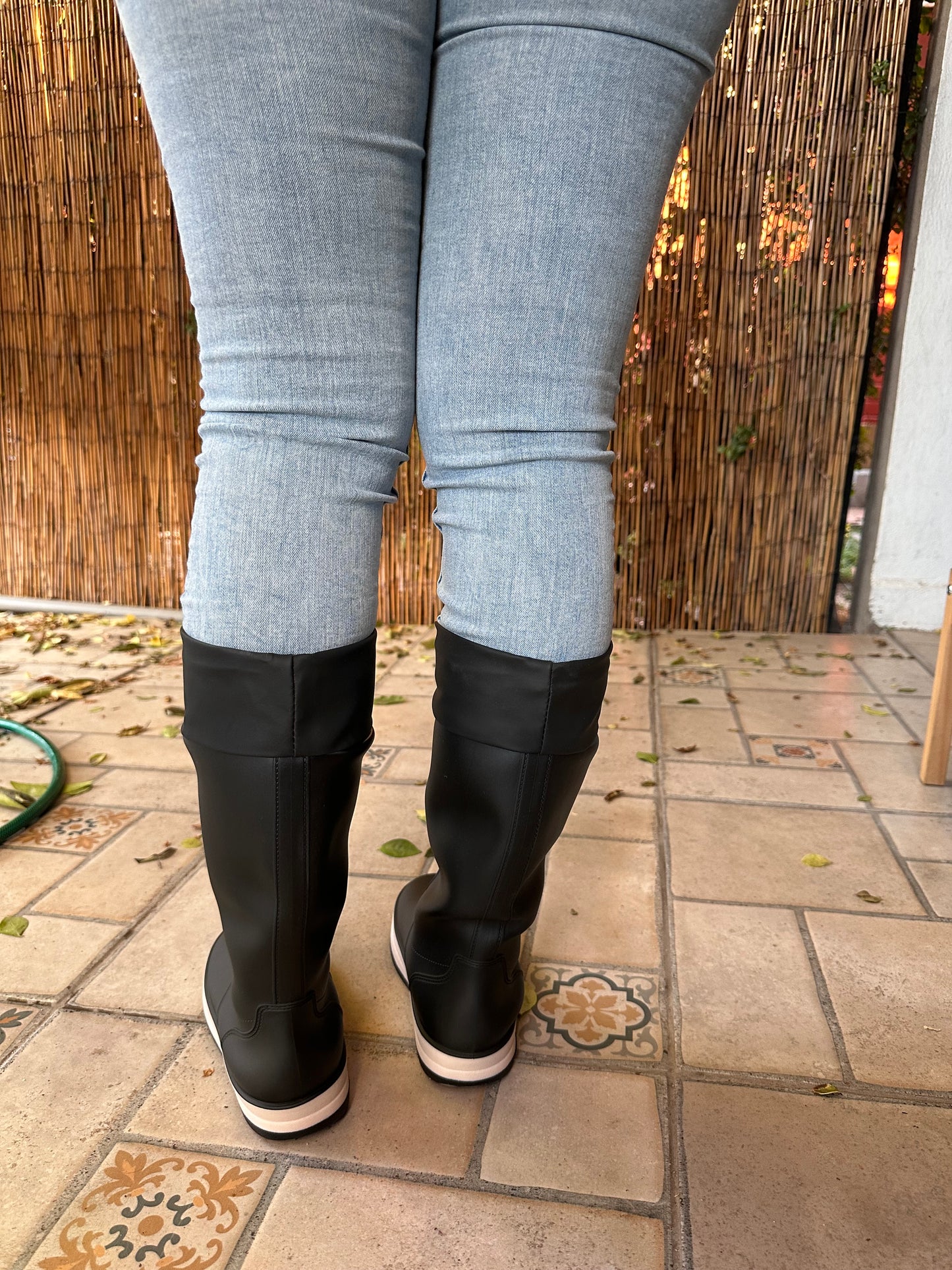 BOTAS DE AGUA 💦 AJUSTABLES Y SUELA ANTIDESLIZANTE (Acolchada) Black