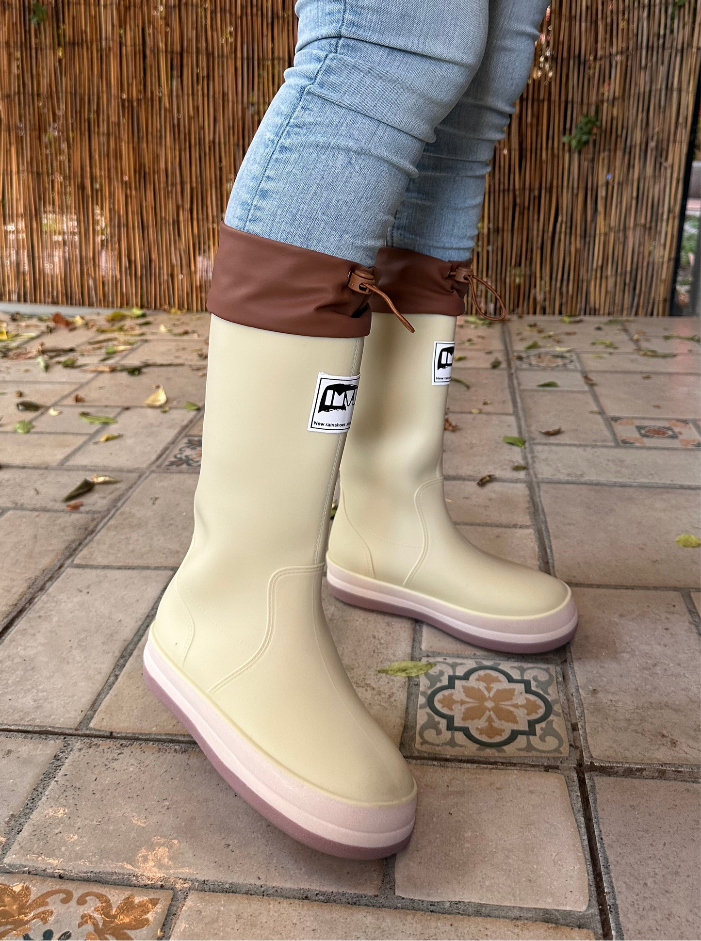 BOTAS DE AGUA 💦 AJUSTABLES Y SUELA ANTIDESLIZANTE (Acolchada) Beige