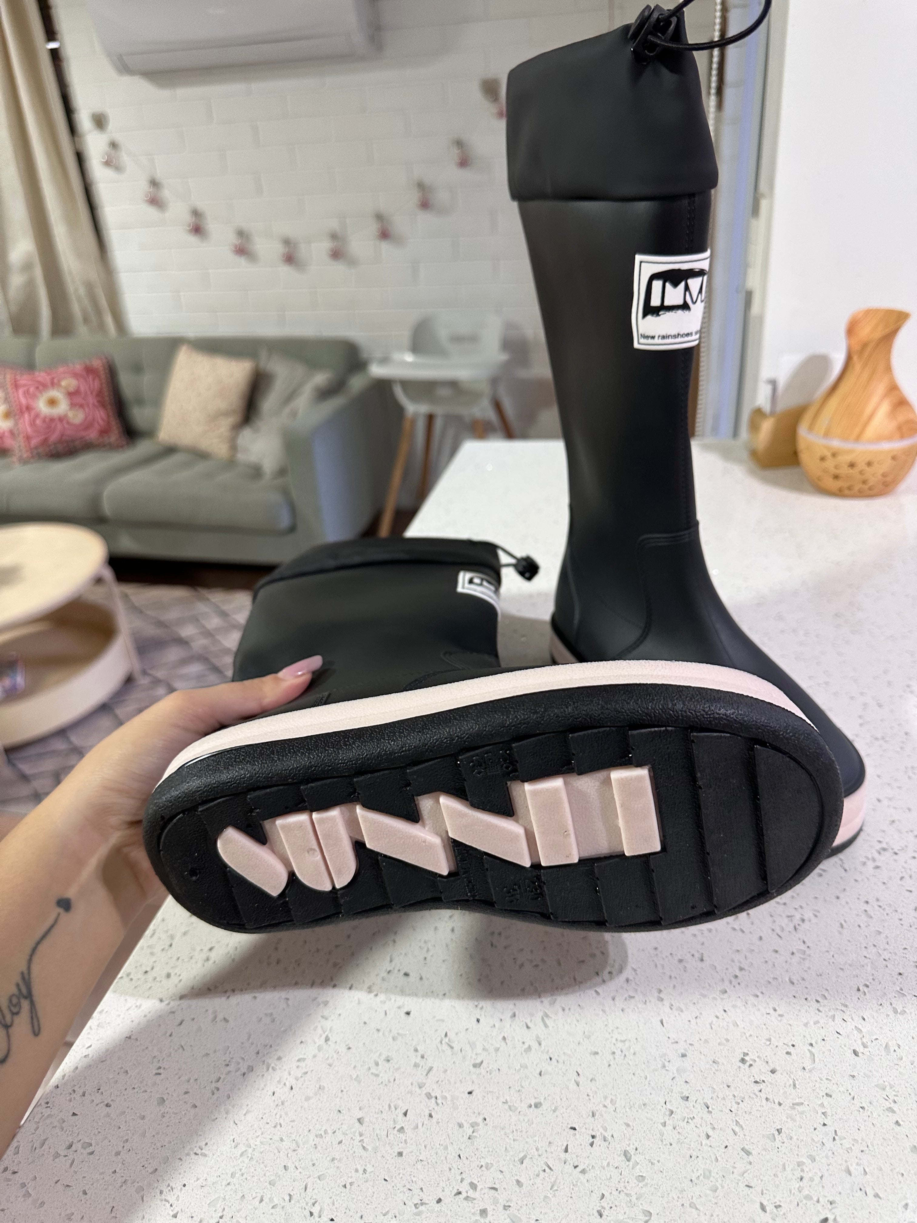 BOTAS DE AGUA 💦 AJUSTABLES Y SUELA ANTIDESLIZANTE (Acolchada) Black