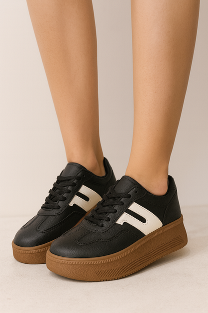 ZAPATILLAS DOS EN UNO (Cordones negros y blancos)