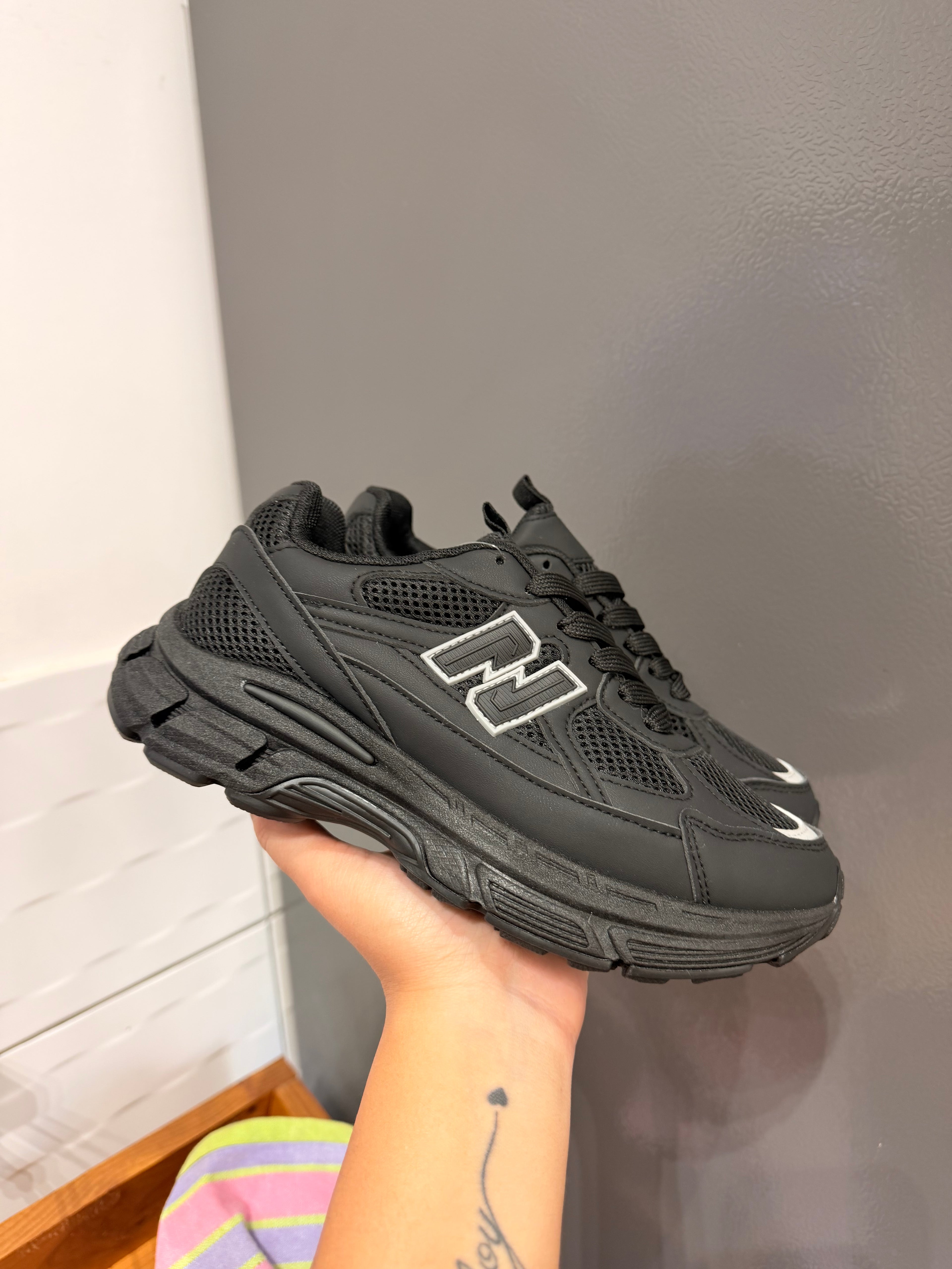 ZAPATILLAS ESTILO NEW BALANCE NEGRO🖤