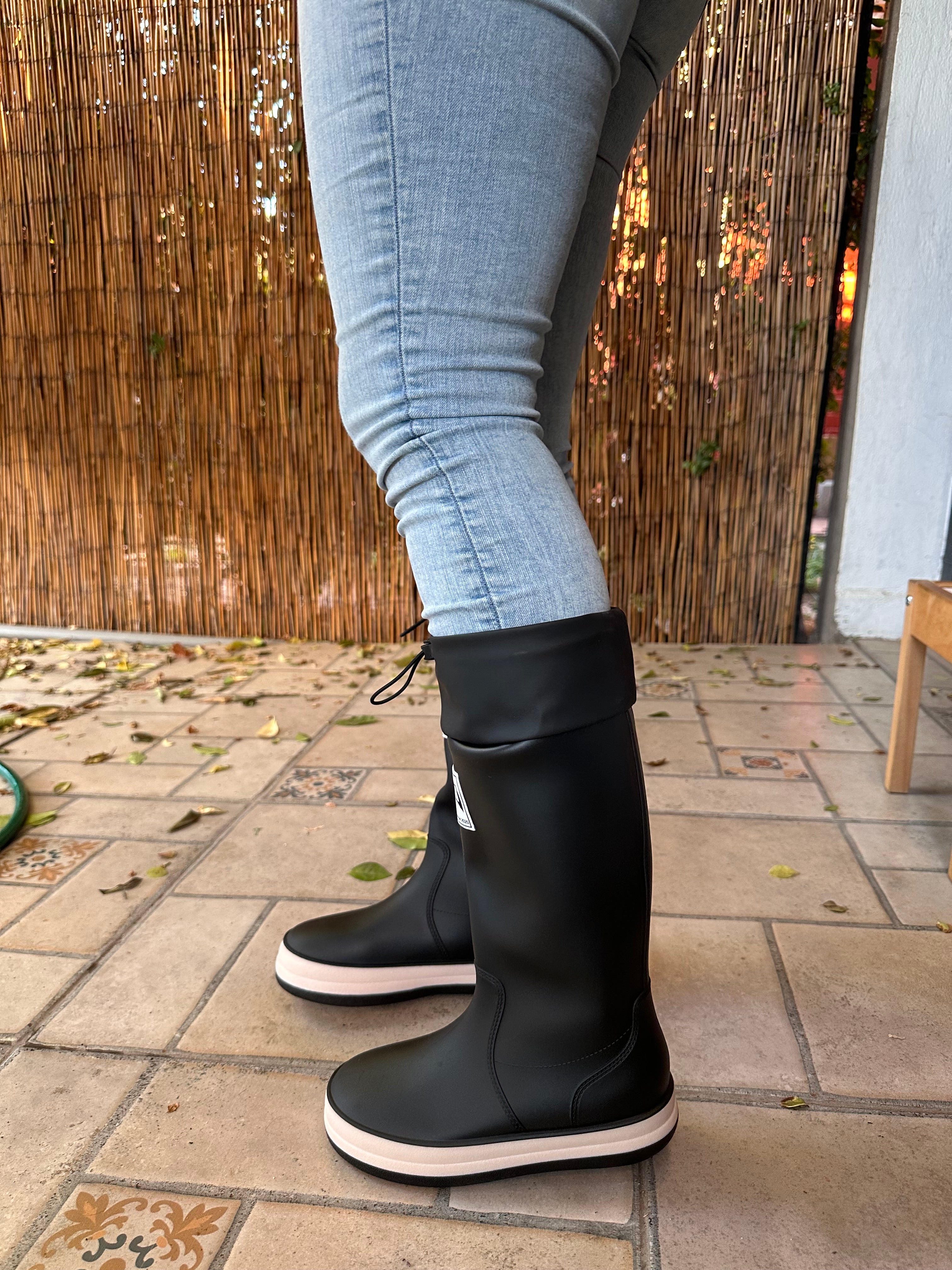 BOTAS DE AGUA 💦 AJUSTABLES Y SUELA ANTIDESLIZANTE (Acolchada) Black