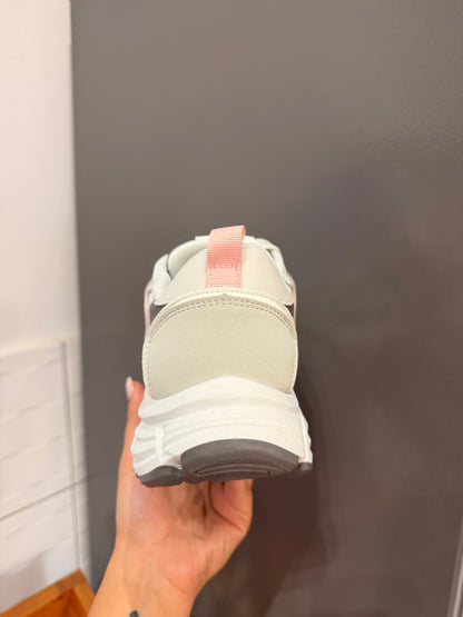 ZAPATILLAS GRIS CON ROSA