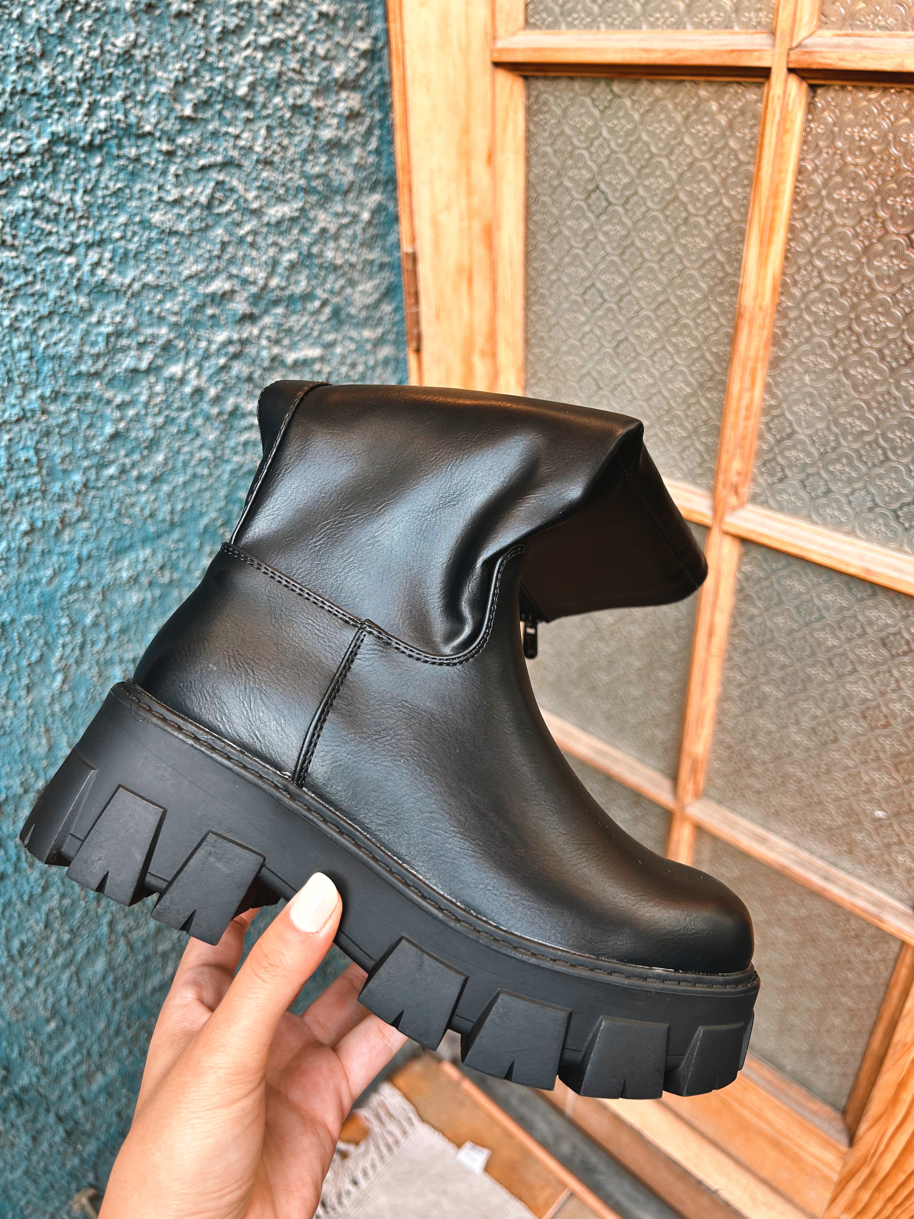 BOTAS LARGAS ECOCUERO FORRADAS EN EL INTERIOR