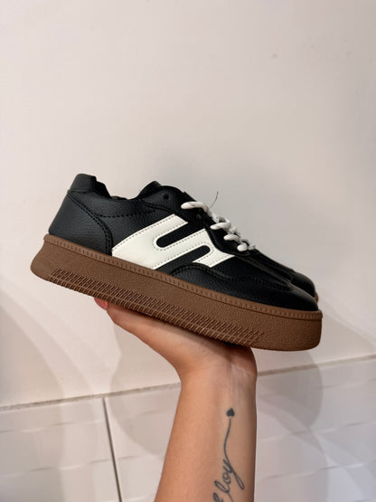 ZAPATILLAS DOS EN UNO (Cordones negros y blancos)