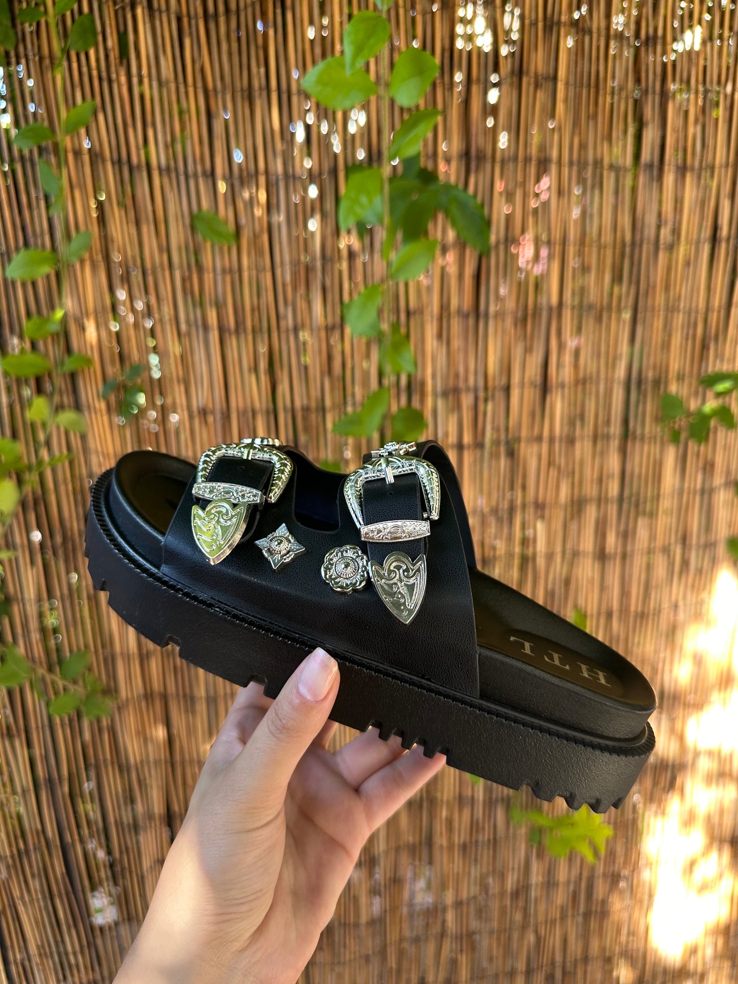 SANDALIAS HEBILLA BLACK🖤