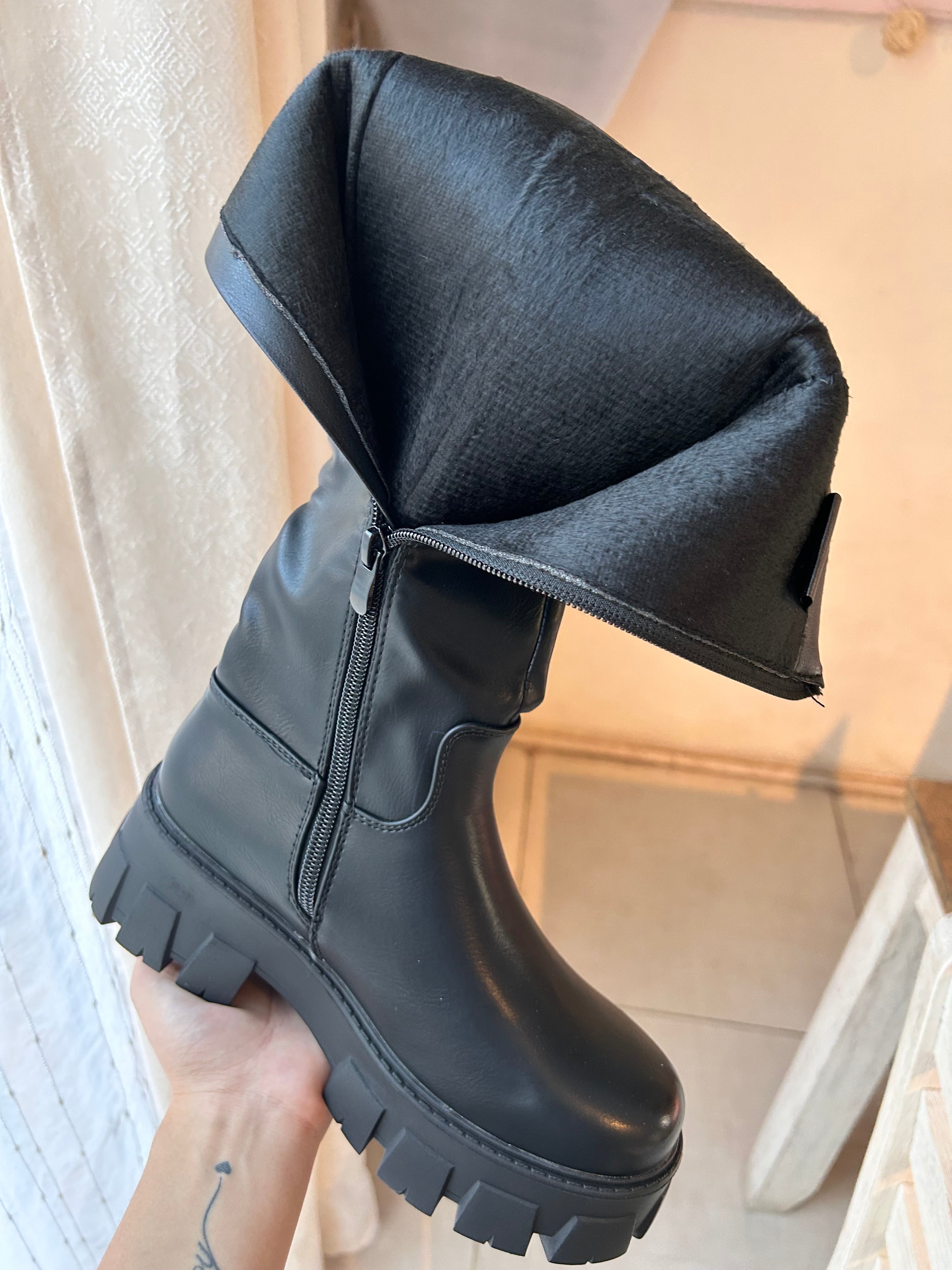 BOTAS LARGAS ECOCUERO FORRADAS EN EL INTERIOR