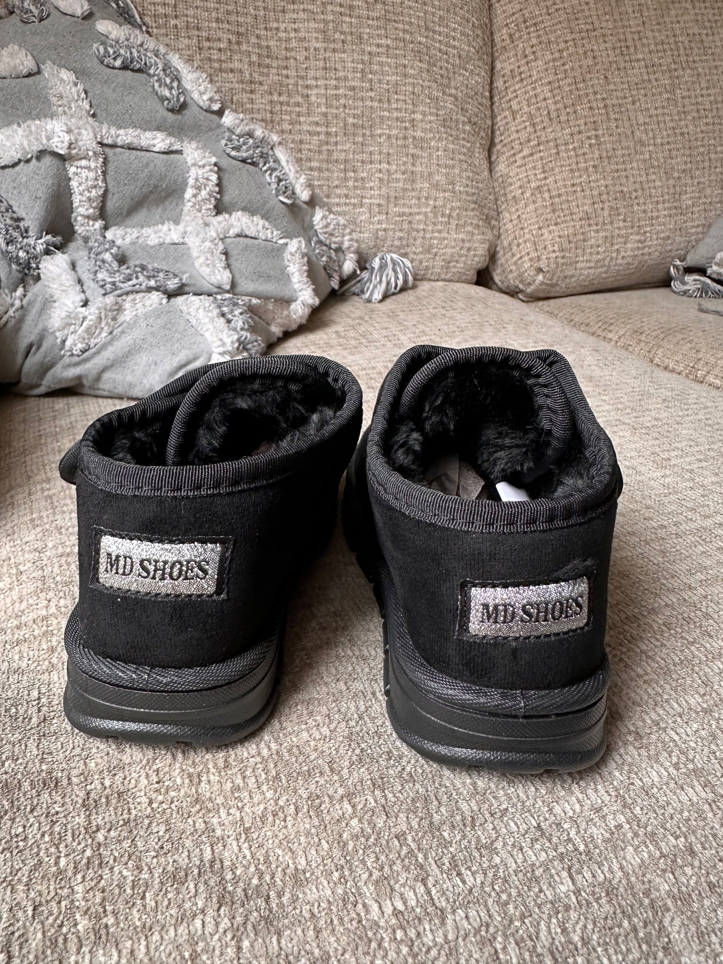 ZAPATILLAS CON CHIPORRO NEGRO🏈🌡️