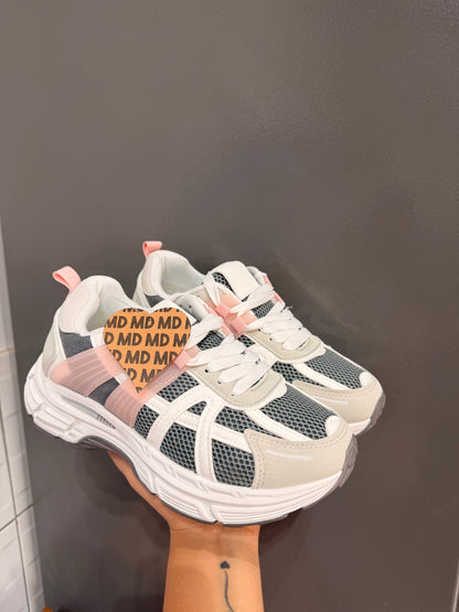 ZAPATILLAS GRIS CON ROSA