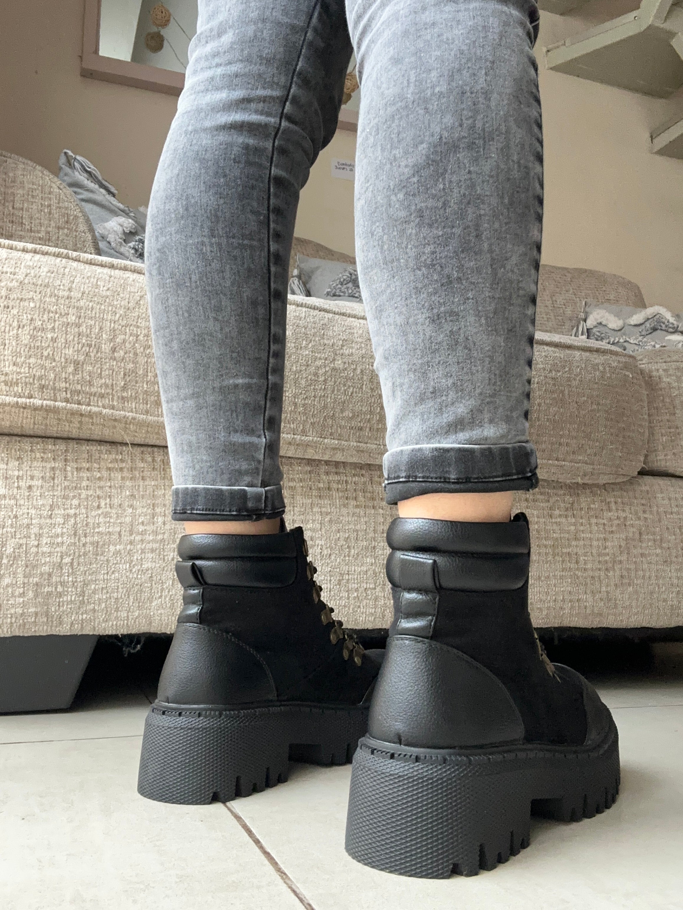 BOTINES ANDREA FORRADOS❄️