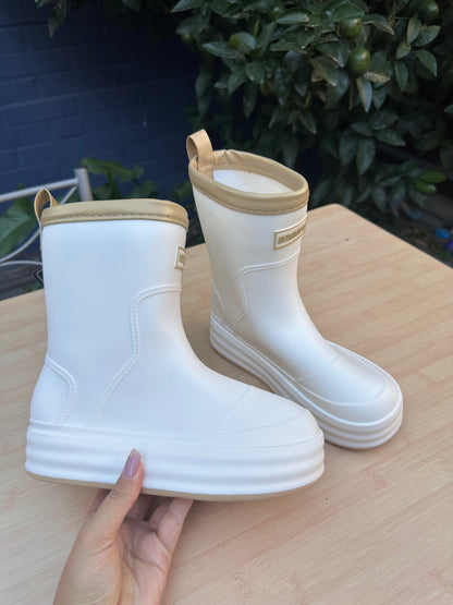 BOTAS DE AGUA 💦 WHITE 🤍