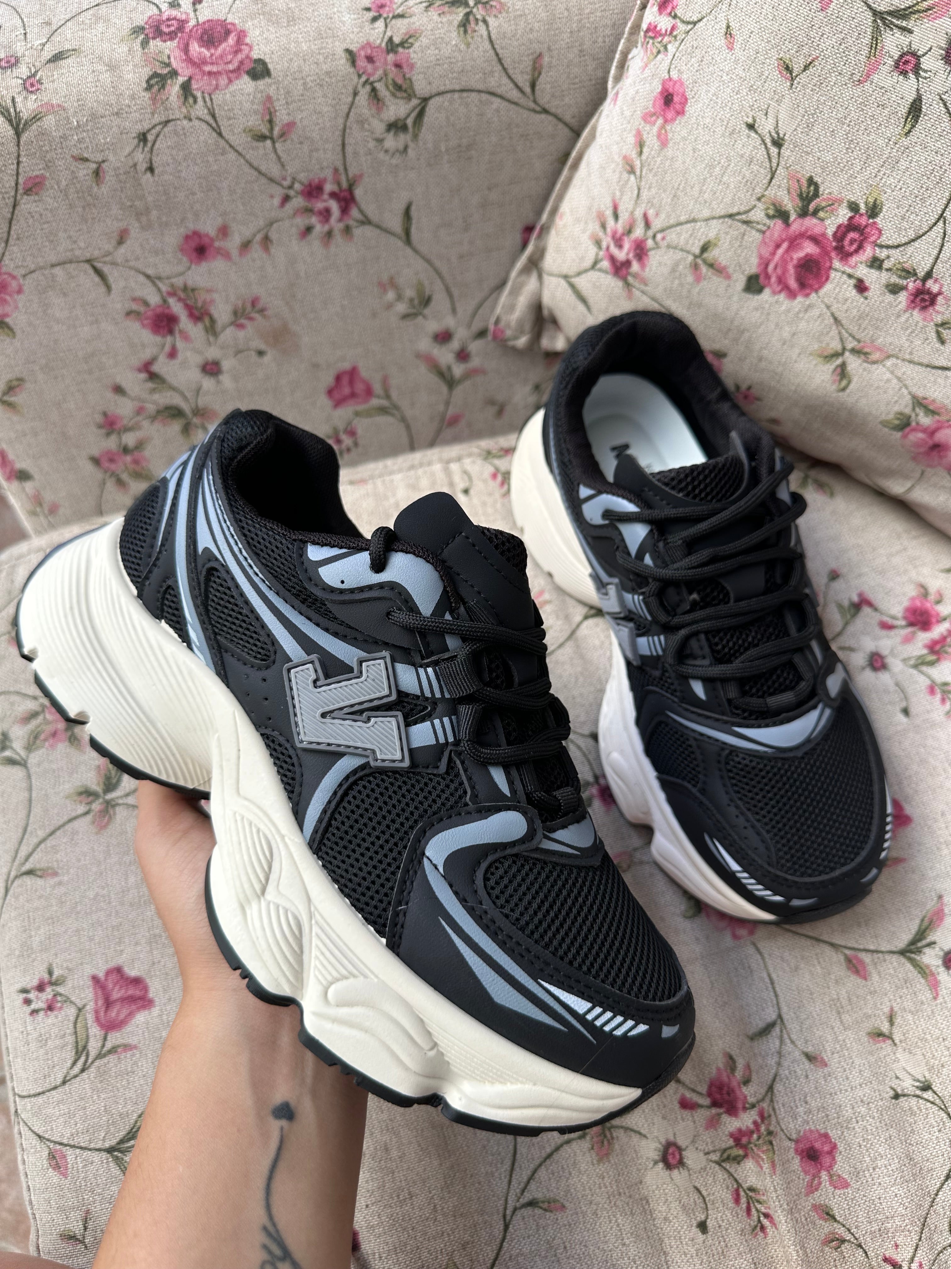 ZAPATILLAS VALENTINO BLACK✨