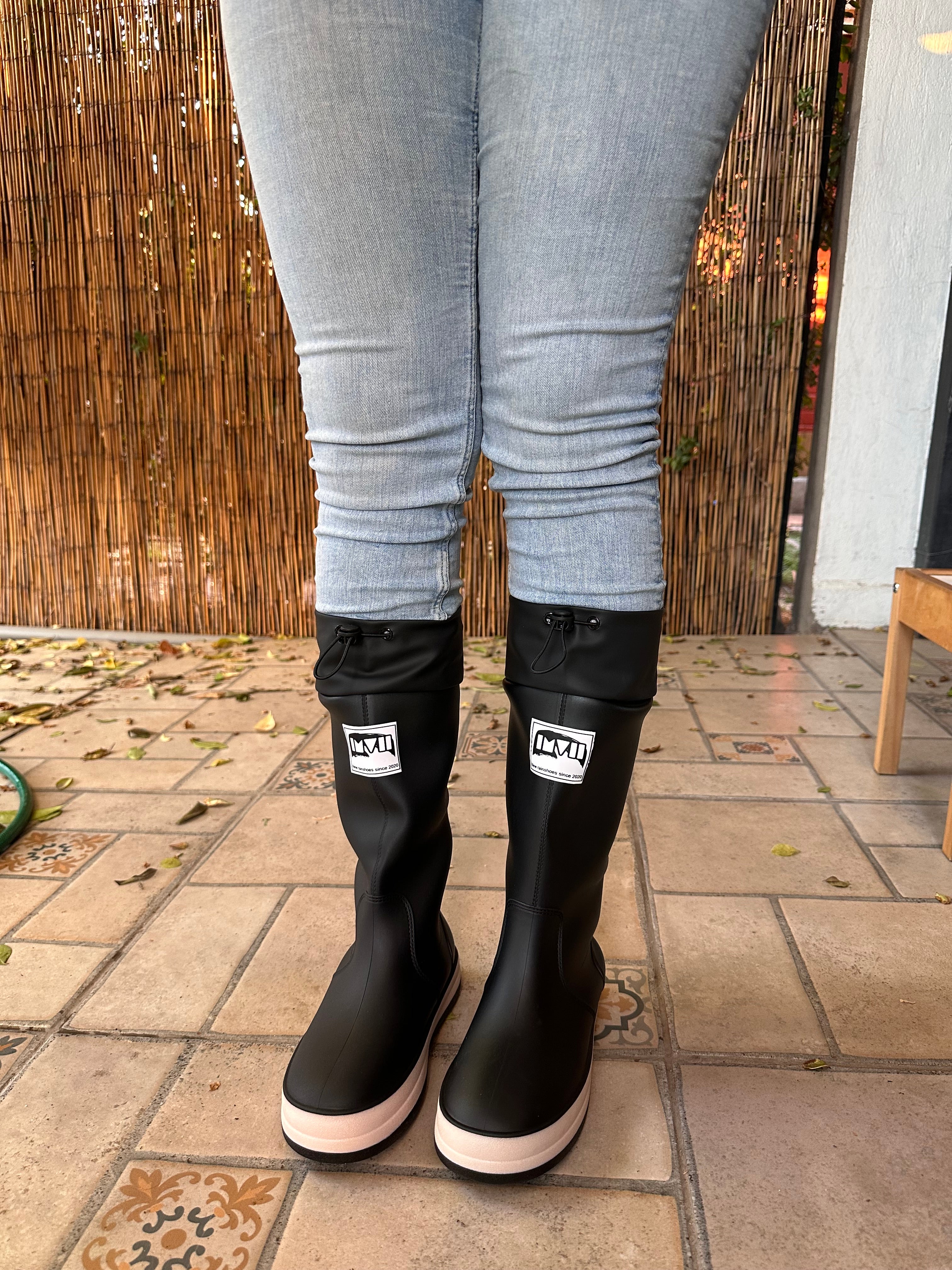 BOTAS DE AGUA 💦 AJUSTABLES Y SUELA ANTIDESLIZANTE (Acolchada) Black