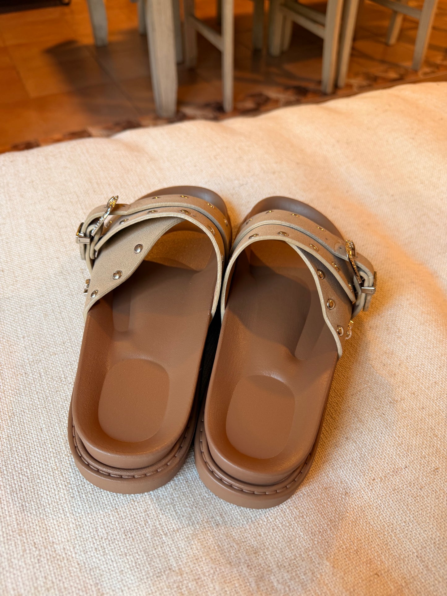 SANDALIAS CAMILA BEIGE O CAFÉ CLARO