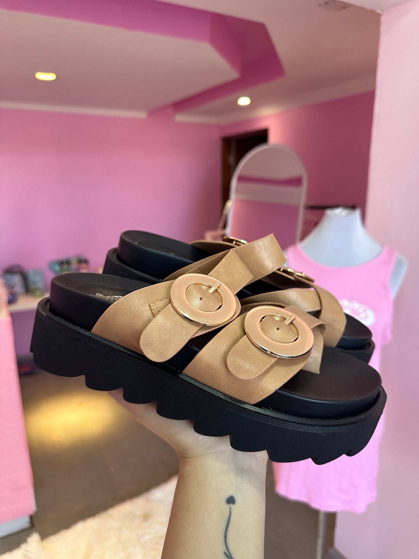 SANDALIAS CAMEL MARCA POEME💖✨