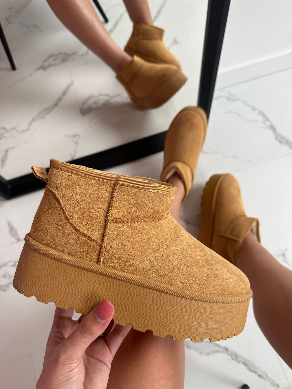 UGG