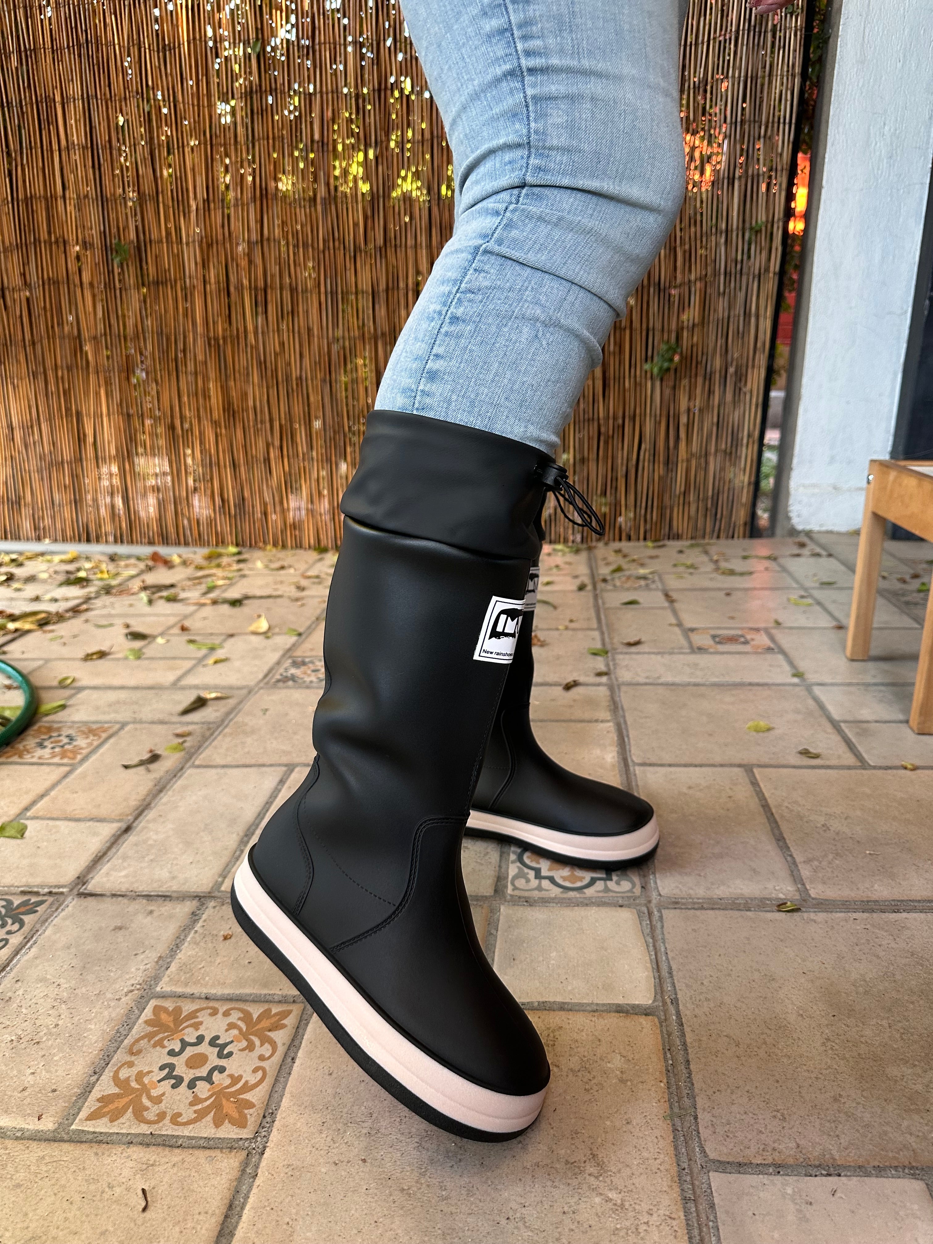 BOTAS DE AGUA 💦 AJUSTABLES Y SUELA ANTIDESLIZANTE (Acolchada) Black