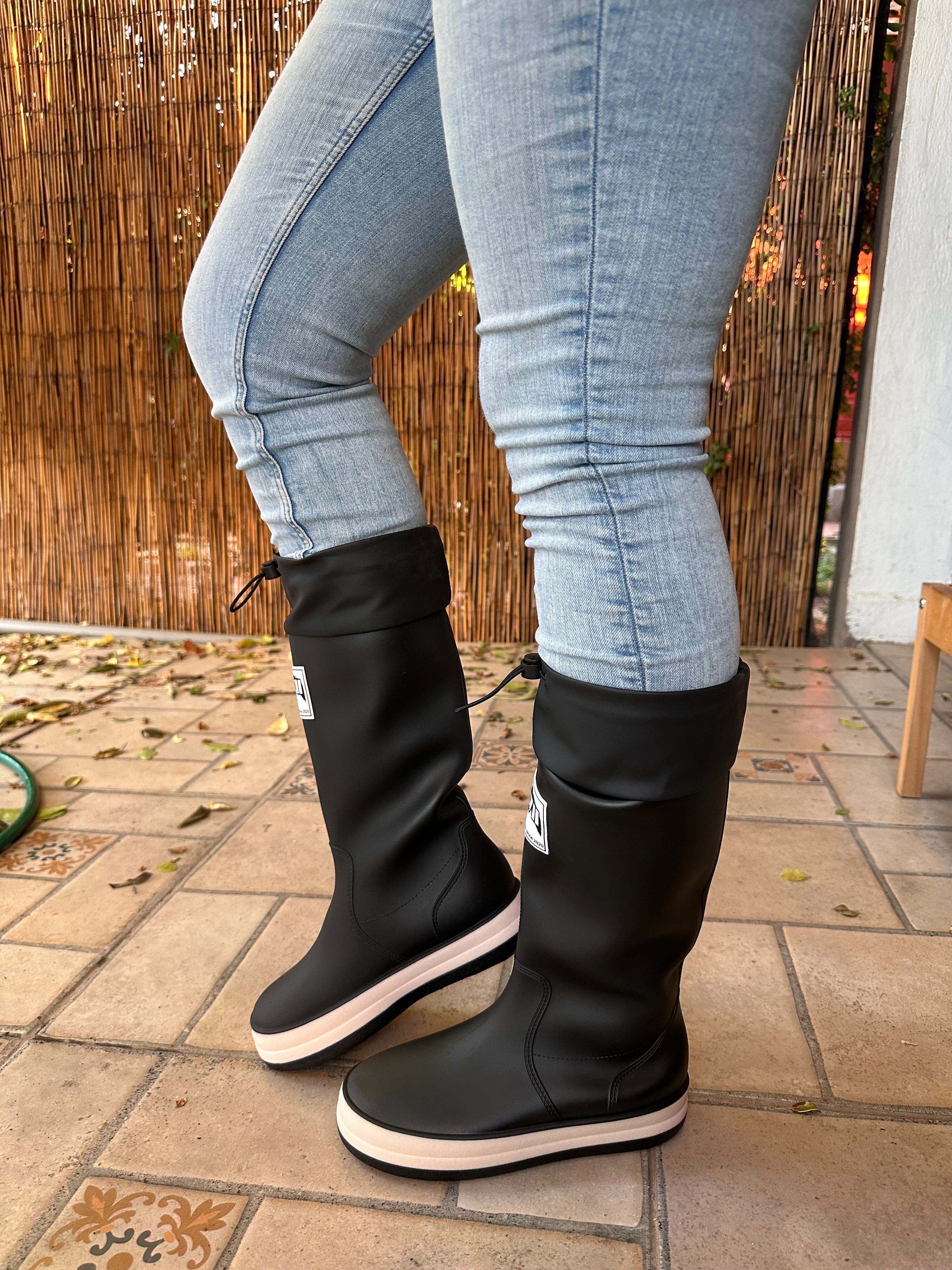 BOTAS DE AGUA 💦 AJUSTABLES Y SUELA ANTIDESLIZANTE (Acolchada) Black
