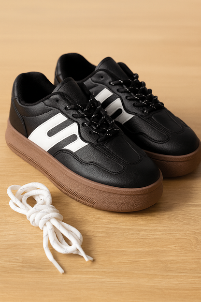 ZAPATILLAS DOS EN UNO (Cordones negros y blancos)