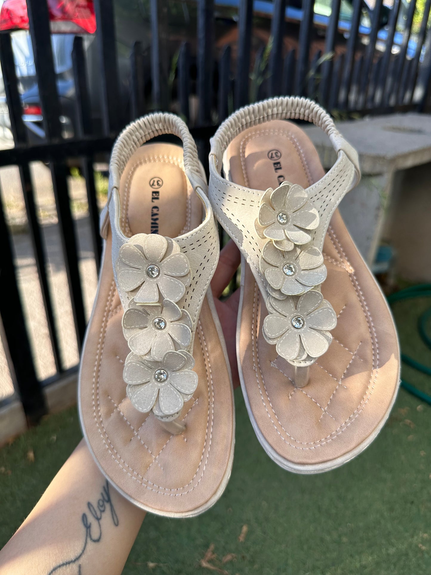 SANDALIAS FLOR BEIGE🌸