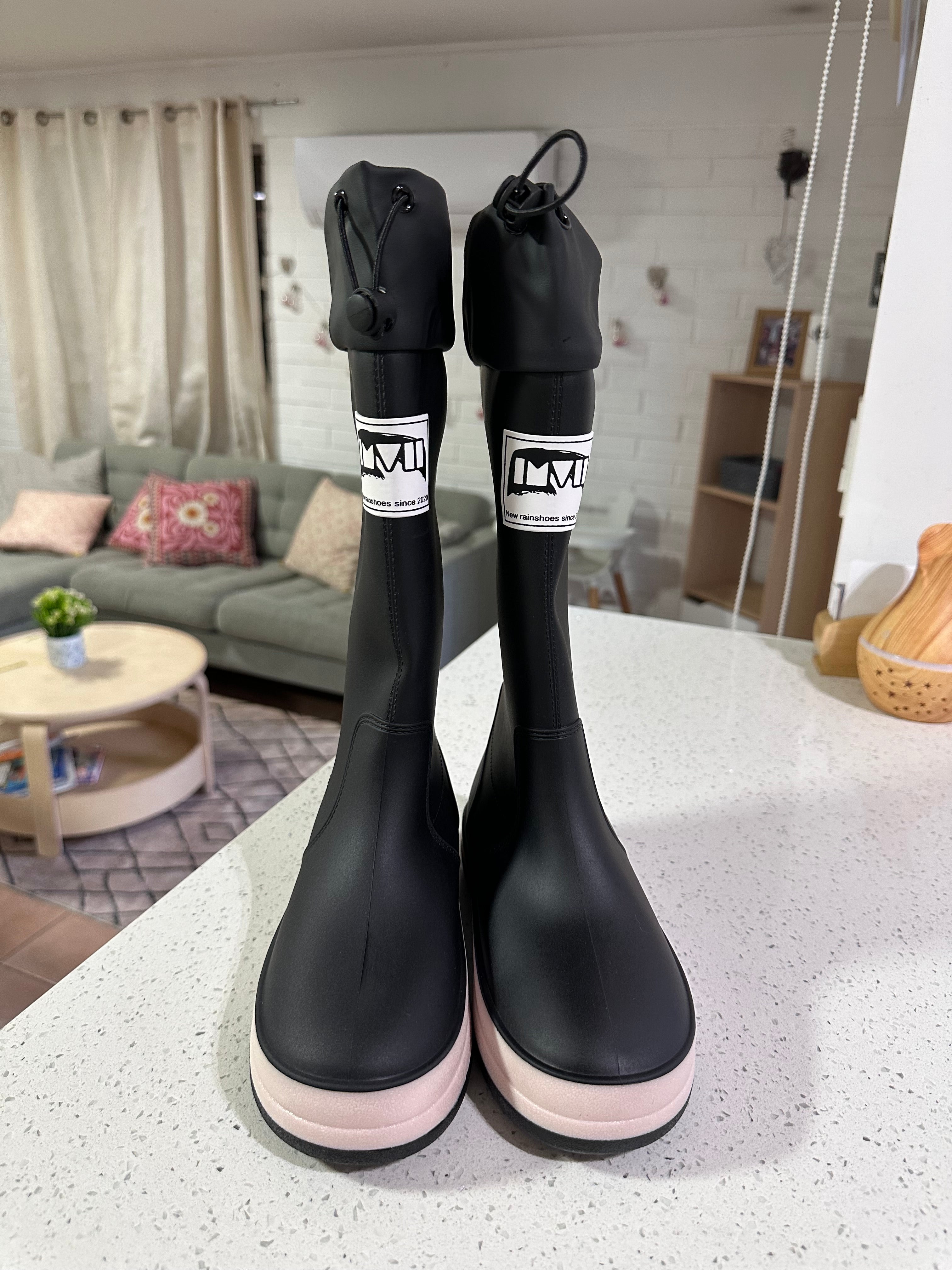 BOTAS DE AGUA 💦 AJUSTABLES Y SUELA ANTIDESLIZANTE (Acolchada) Black