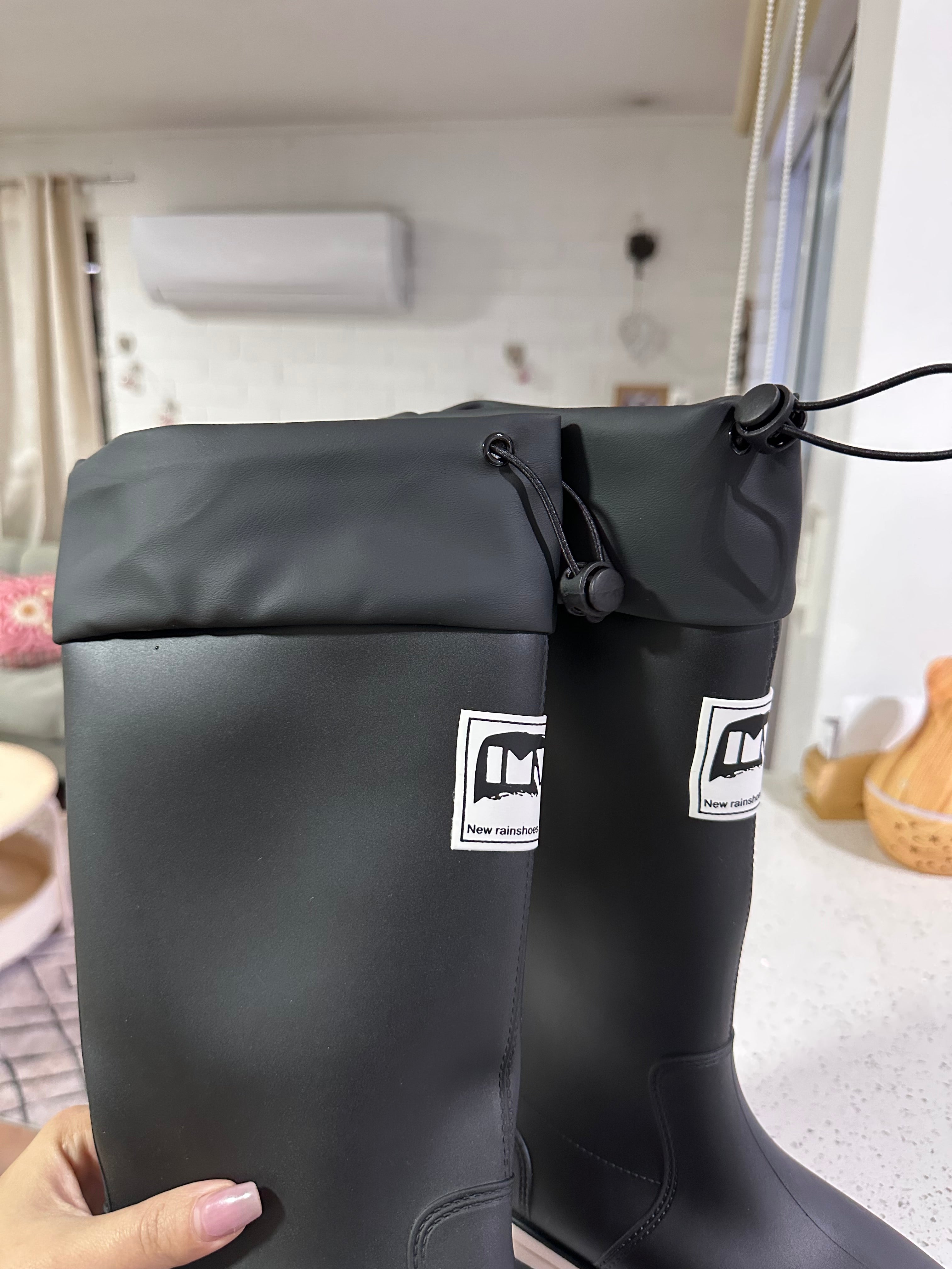 BOTAS DE AGUA 💦 AJUSTABLES Y SUELA ANTIDESLIZANTE (Acolchada) Black