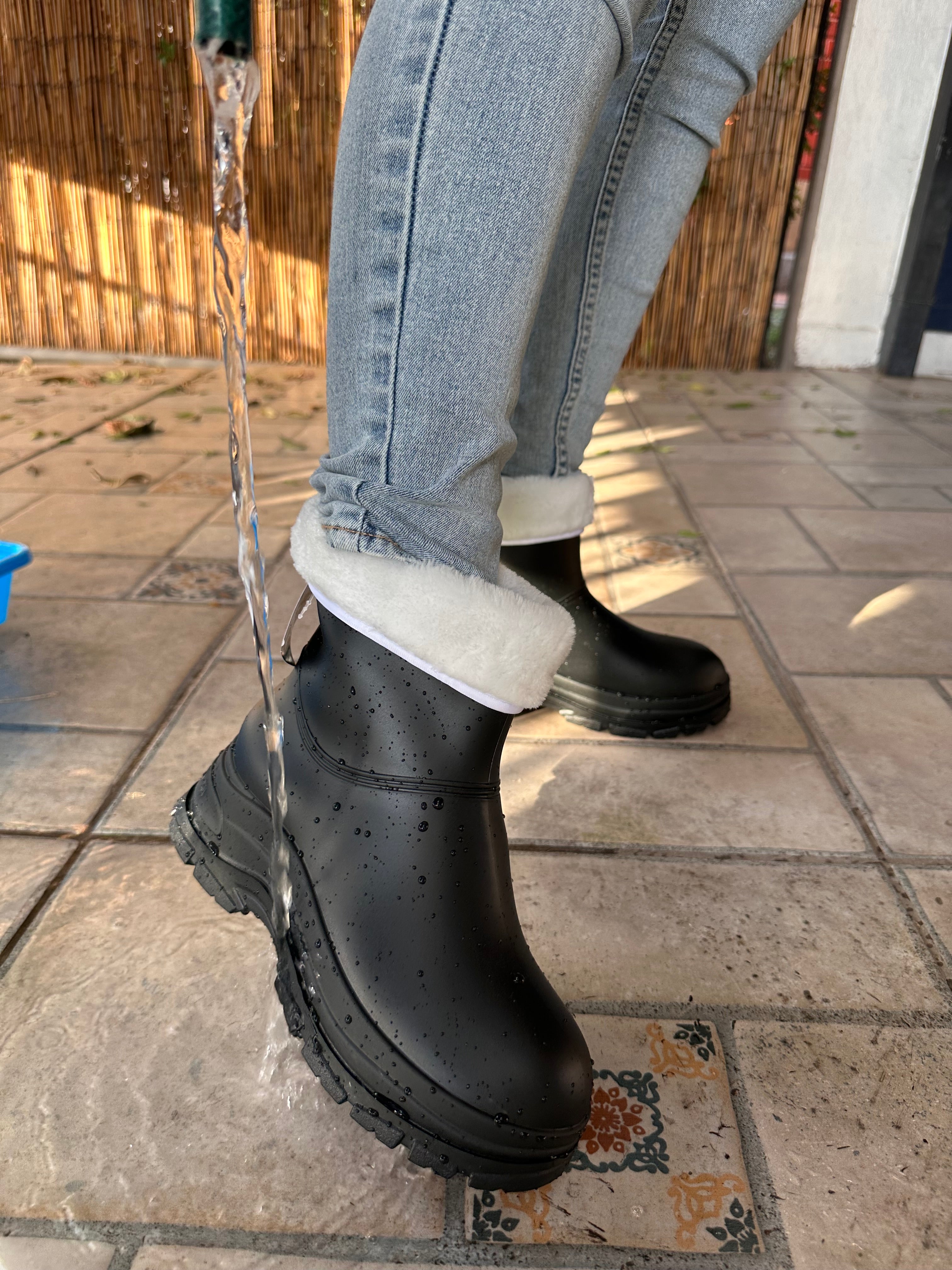 BOTAS DE AGUA CON CHIPORRO DESMONTABLE☔️💧(Black🖤) CORTAS