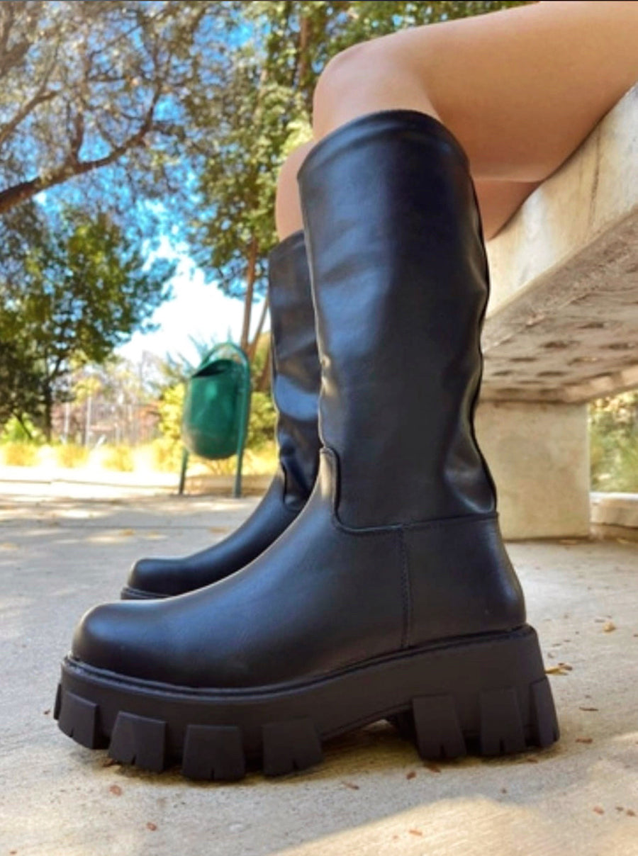 BOTAS LARGAS ECOCUERO FORRADAS EN EL INTERIOR