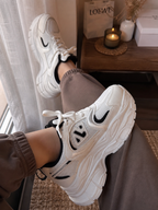 Zapatillas Plataforma Clara👟 (Blanco/Negro)🤍🖤