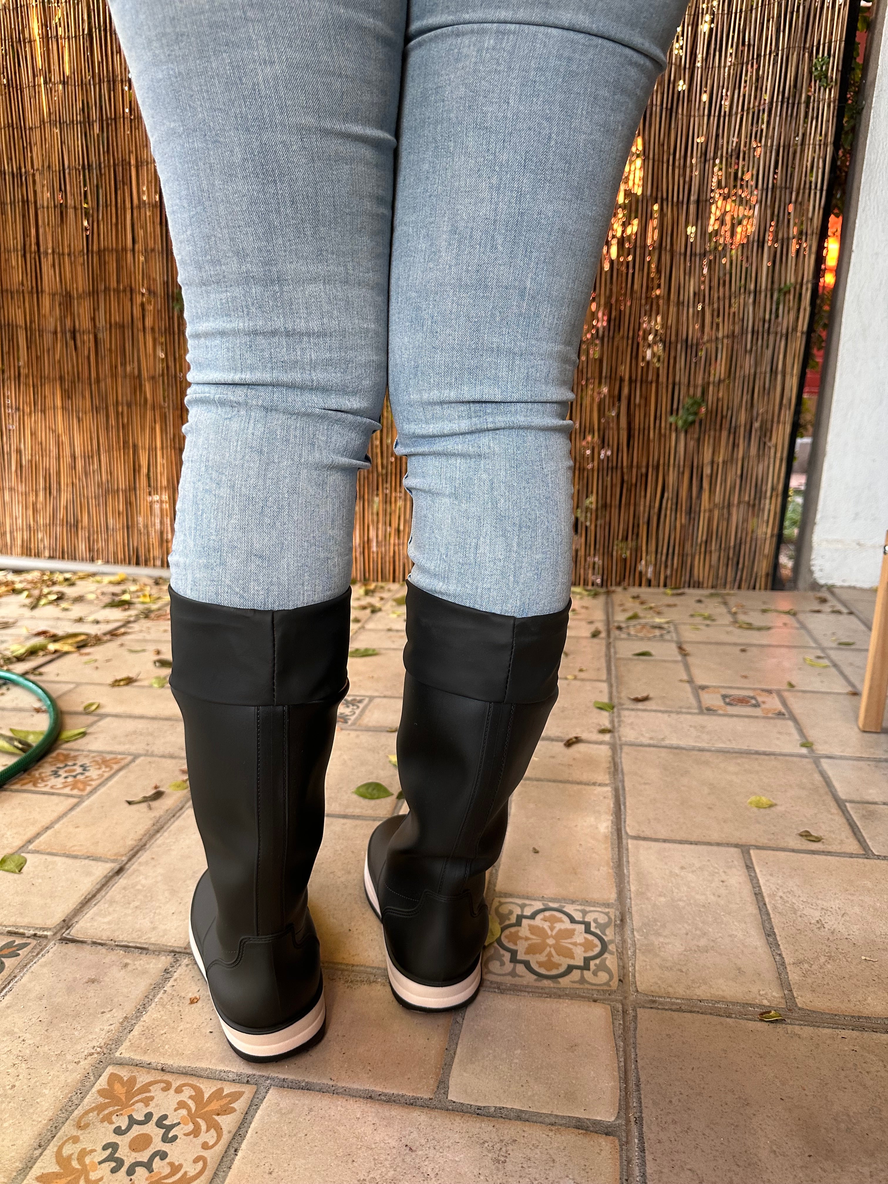 BOTAS DE AGUA 💦 AJUSTABLES Y SUELA ANTIDESLIZANTE (Acolchada) Black