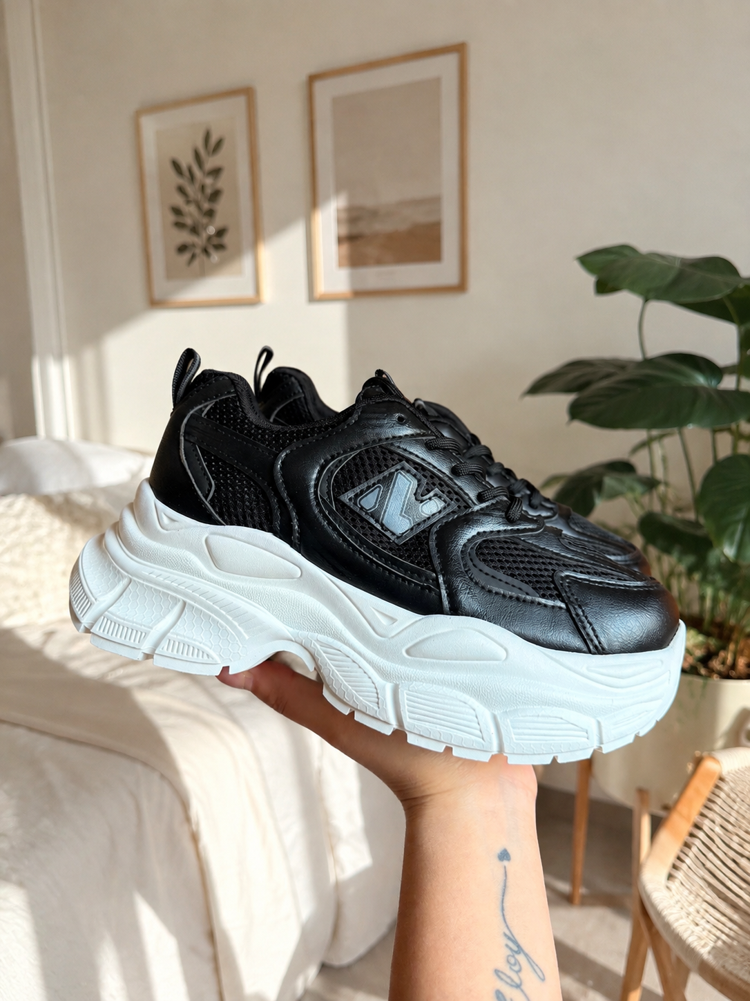Zapatillas Plataforma Clara👟 (Negro/Blanco)
